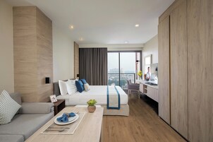 Executive Studio | Living area | Smart TV