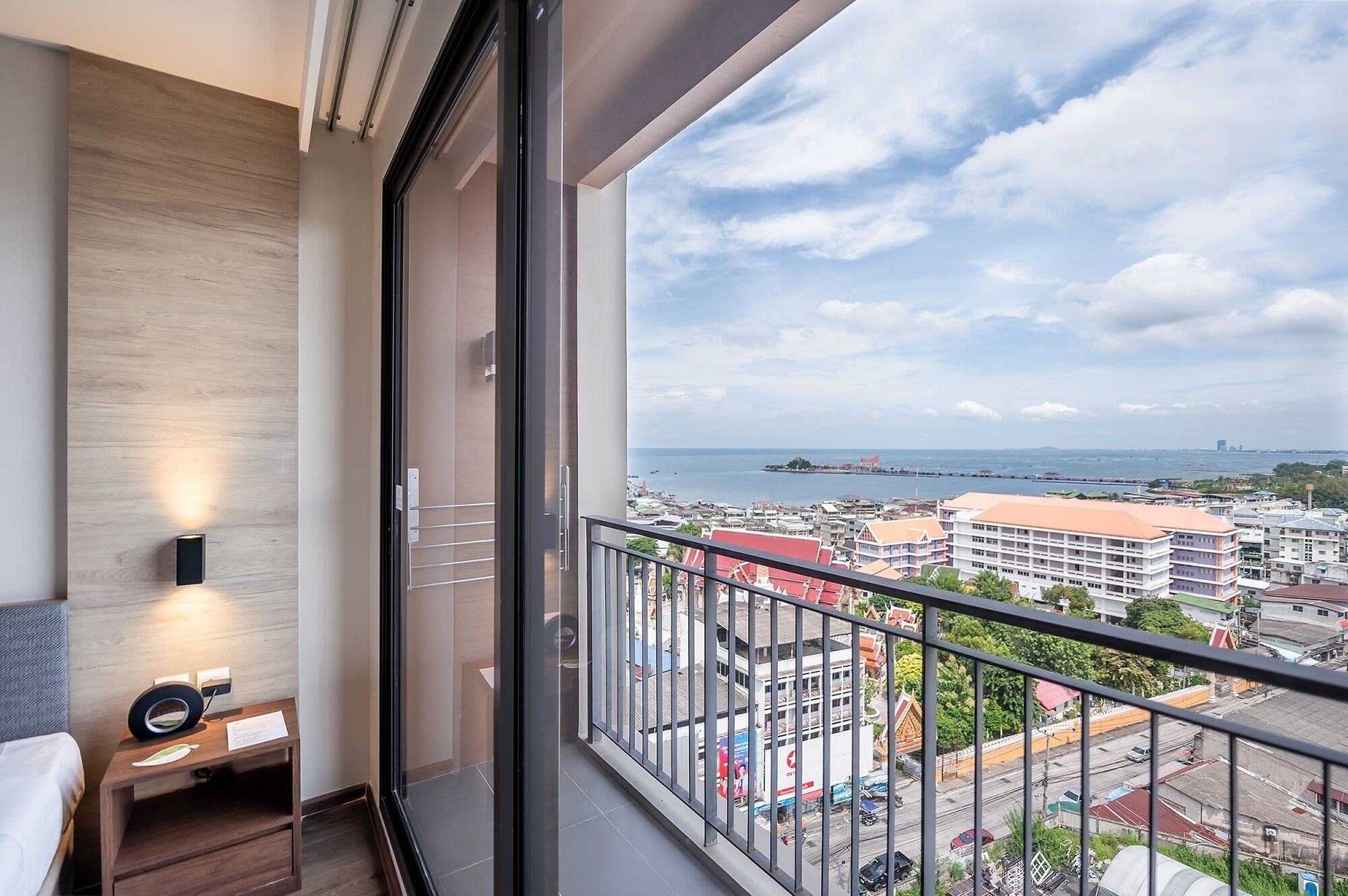 Premier Studio, Sea View | In-room safe, desk, iron/ironing board, free WiFi