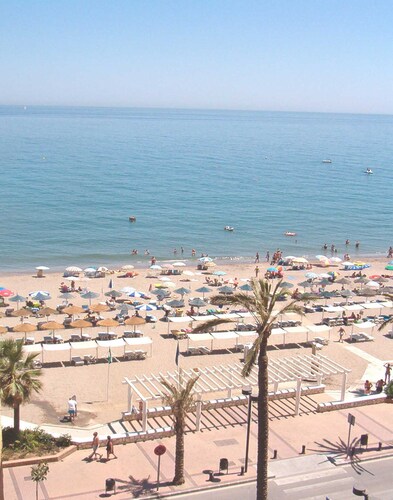 Fuengirola, Central, Quality Sea View Apartment, Beach Front Block, FREE WiFi