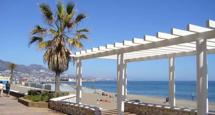 Fuengirola, Central, Apartamento de calidad con vistas al mar, frente a la playa, WiFi gratis