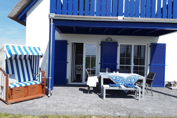 Blick vom Süden auf die Terrasse, die zum Verweilen einlädt