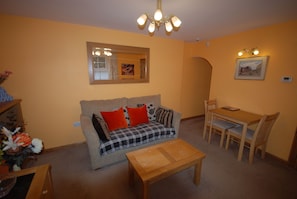 Premier Cottage, Ensuite, Courtyard View | Lounge