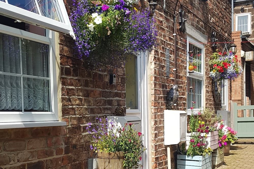 Saltburn Holidays Primrose Cottage - Charltons
