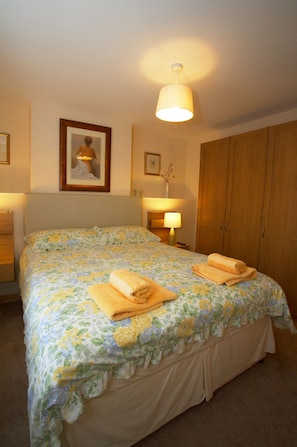 Premier Cottage, Ensuite, Courtyard View | 1 bedroom - Saltburn Holidays Primrose Cottage (Guisborough)