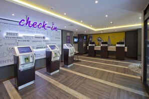 Reception - Premier Inn London Farringdon - Smithfield (London)