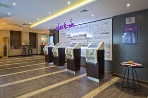 Reception - Premier Inn London Farringdon - Smithfield (London)