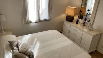 3 Schlafzimmer, Schreibtisch, Bügeleisen/Bügelbrett, kostenloses WLAN