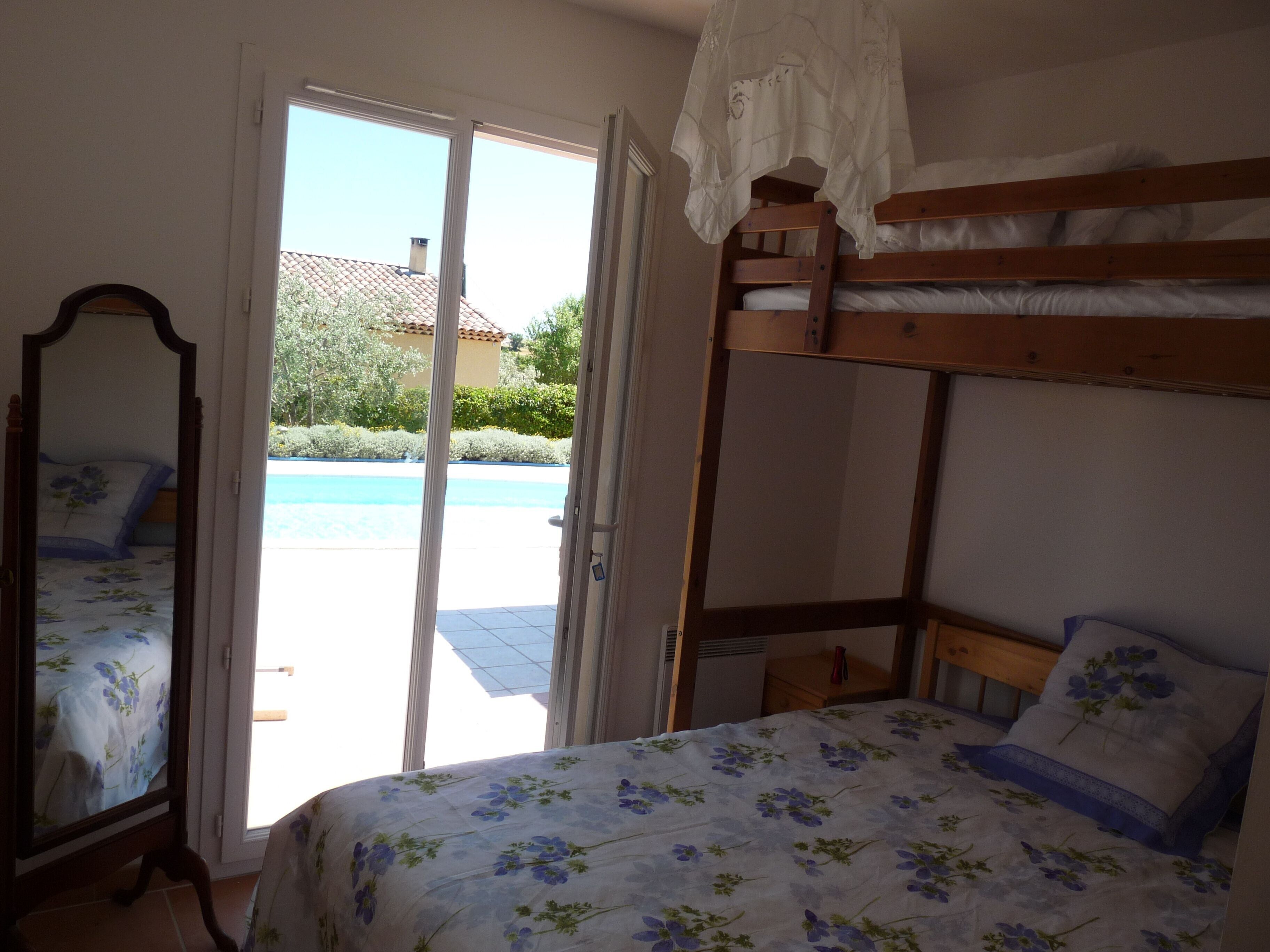 3 bedrooms, iron/ironing board, wheelchair access