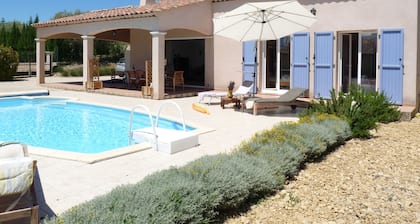 Provence, villa with swimming pool, on the lavender plateau, sunny