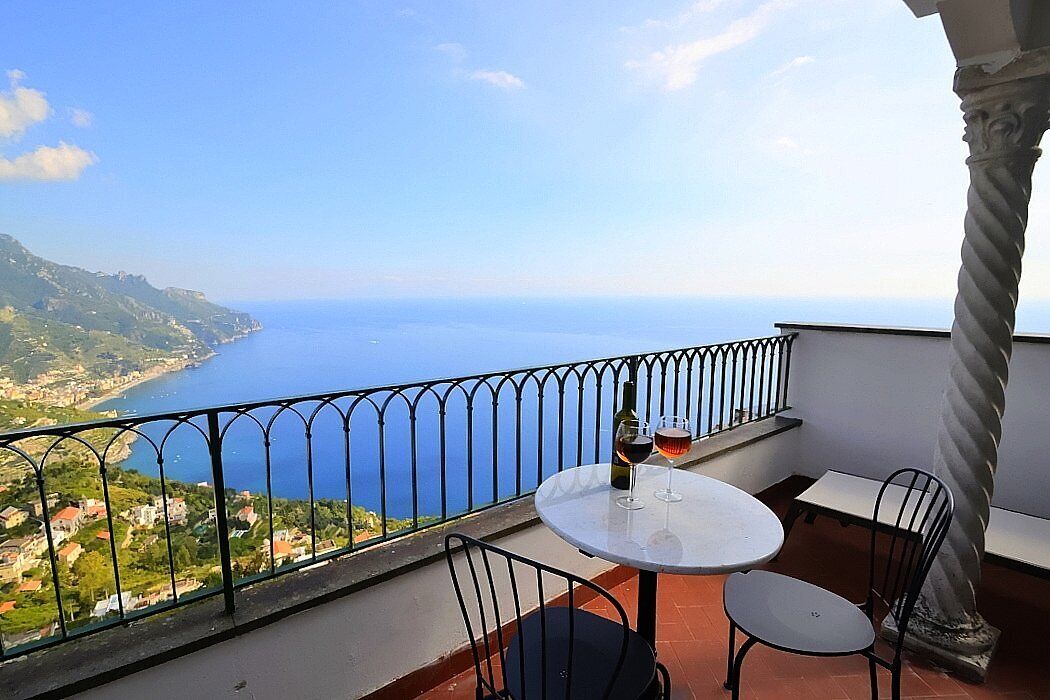Villa Ricordo: An elegant and welcoming ancient house which faces the sun and the sea, with Free WI-FI.