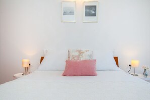 3 bedrooms, in-room safe, iron/ironing board, travel cot