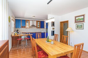 Dining - Family paradise with private heated pool and jacuzzi (Žrnovnica)