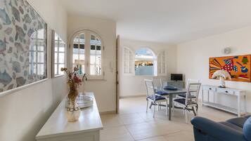 Comfort Apartment, 2 Bedrooms (1244) | In-room dining