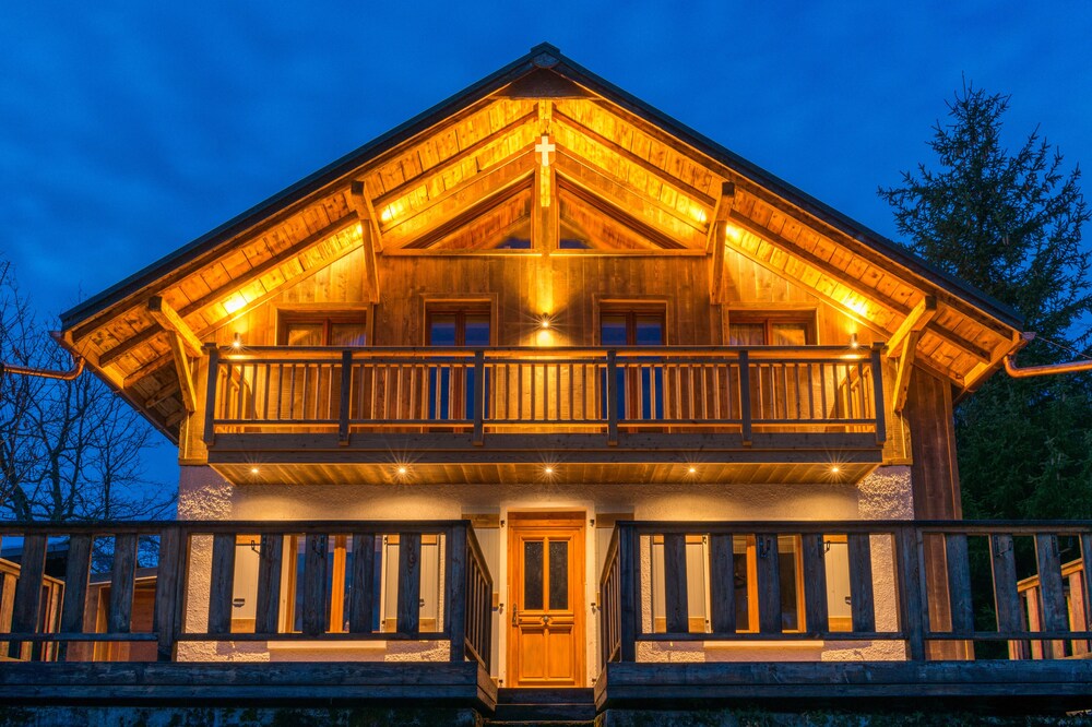 Chalet les Combes - stunning views of Mt Blanc
