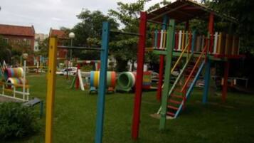 Family Apartment, Multiple Beds, Non Smoking, Garden View | Terrace/patio