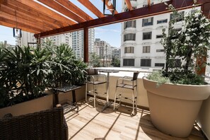 Chambre Deluxe, 1 grand lit, terrasse, vue sur le jardin | Vue du balcon