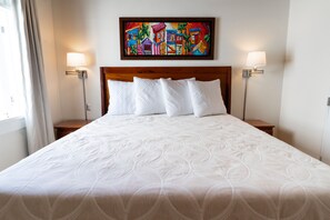 Chambre Deluxe, 1 très grand lit | Literie de qualité, lit avec matelas à plateau-coussin, décor unique