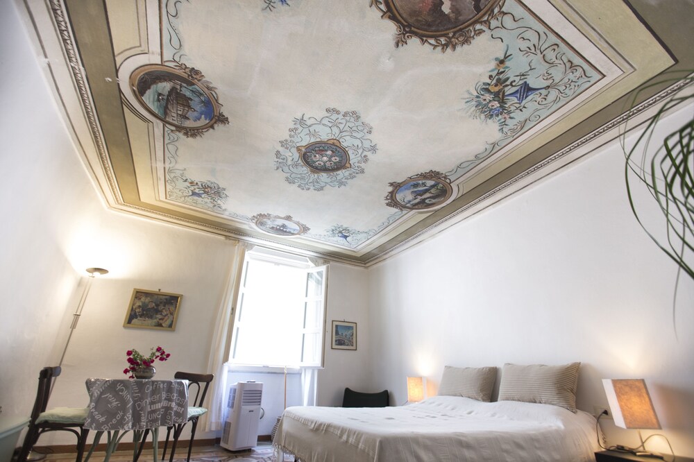 Alghero, nice appartment in Old town next to cathedral and near the sea