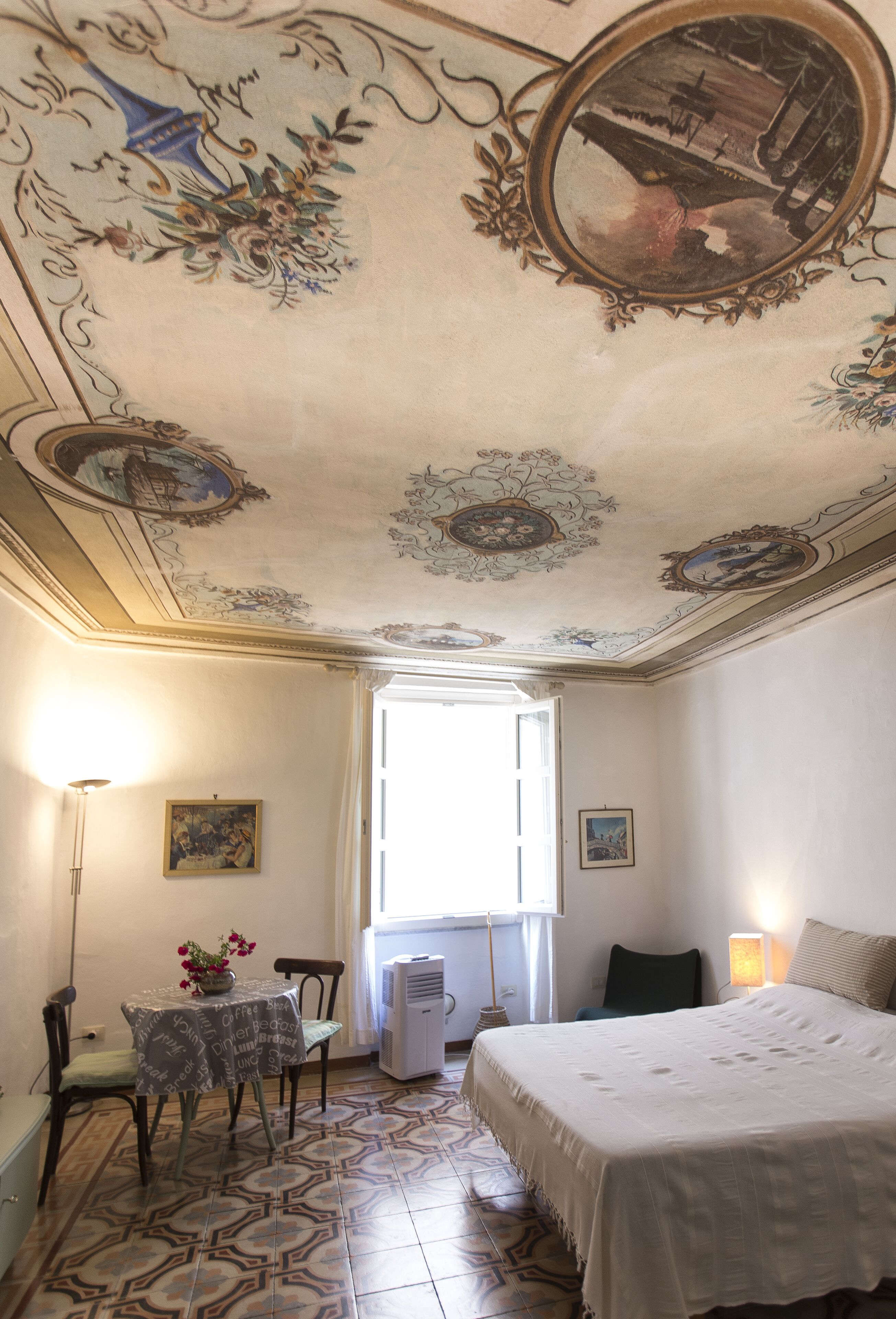 Alghero, nice appartment in Old town next to cathedral and near the sea