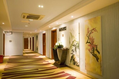 Sunshine Holiday Hotel