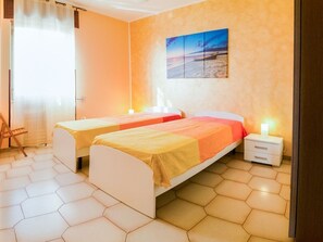 2 bedrooms, iron/ironing board, WiFi - Holiday house 500 meters from the sandy beach with free guides  (Lido Marini)
