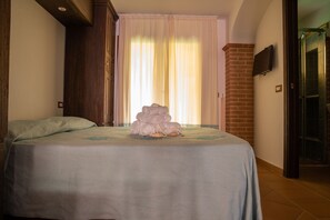 1 chambre, lit parapluie, Wi-Fi, draps fournis