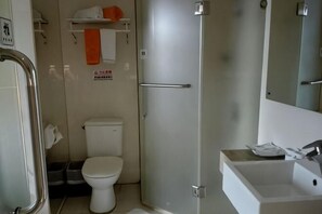 A bathroom with a toilet, a shower, and a sink. - Ming Tien Inn (Fengkai)