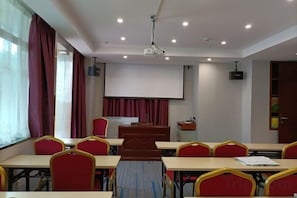 Unclassified image, 3 of 30, button - Ming Tien Inn (Fengkai)