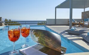 Outdoor pool - New Sea Side Villa with private pool and great views. Amazing for families (Pefkali)