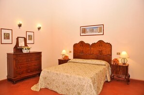 4 bedrooms, WiFi, bed sheets, wheelchair access - Villa Ulivo - beautiful villa with private pool (Magliano Sabina)