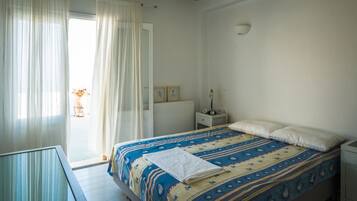 3 bedrooms, iron/ironing board, travel cot, WiFi