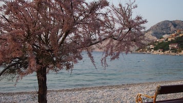 Una spiaggia nelle vicinanze