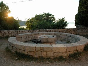 Property grounds - Apartments of 100sqm, with pool, unobstructed sea view, about 250m to the sea (Lukovo)