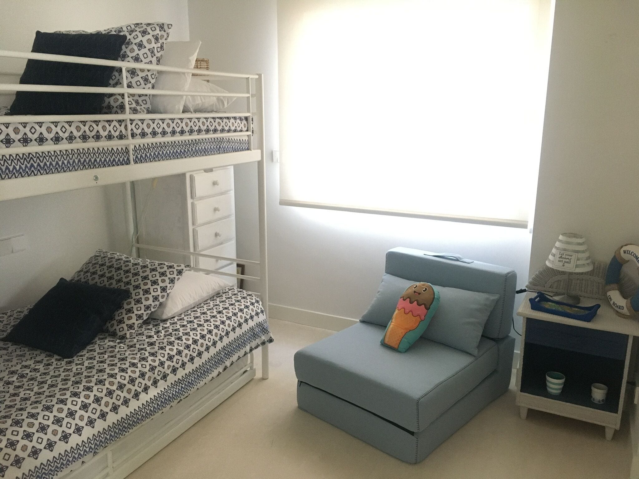 3 slaapkamers, een strijkplank/strijkijzer, gratis wifi, beddengoed