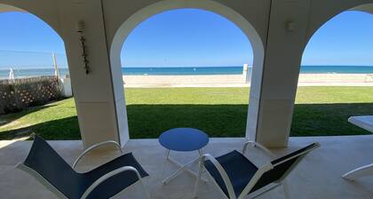 House on the beach 30 meters from the sea, first line