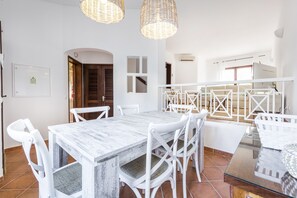 Dining - CASAS DA PRAIA,   81 (Almancil)