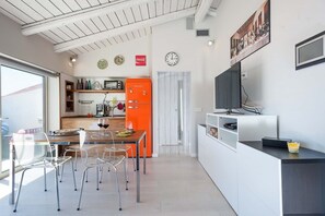 Kylskåp, ugn, spishäll och diskmaskin