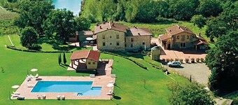 Casa Lago, Agriturismo nelle colline tra Arezzo Firenze Siena, Giardino, Piscina