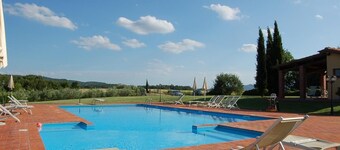Casa Lago, bondgård i kullarna mellan Arezzo Florens Siena, Trädgård, pool
