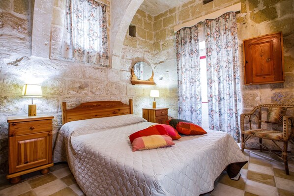 3 chambres, fer et planche à repasser, accès au Wi-Fi (inclus)