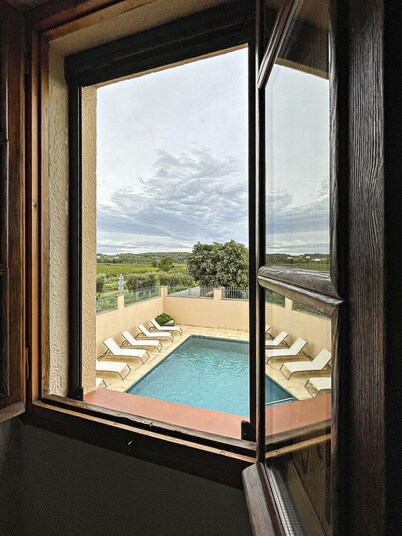 Among vineyards, near Barcelona, private swimming pool, barbecue, garden 