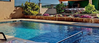 Maison spectaculaire entre vignes à moins d'1 heure de Barcelone.