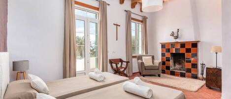 6 dormitorios, escritorio, tabla de planchar con plancha y wifi