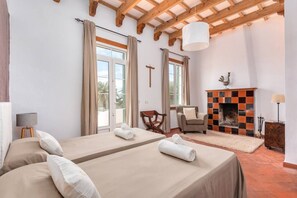 6 soveværelser, skrivebord, strygejern/strygebræt, Wi-Fi