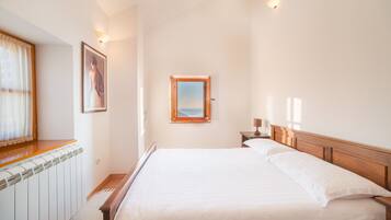 3 chambres, fer et planche Ă repasser, Wi-Fi, draps fournis