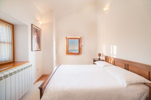 3 bedrooms, iron/ironing board, WiFi, bed sheets - Luxury villa with stunning views. 3 Bedrooms▪6 Sleeps ▪2 Bathrooms ▪Private pool (Gornja Lastva)