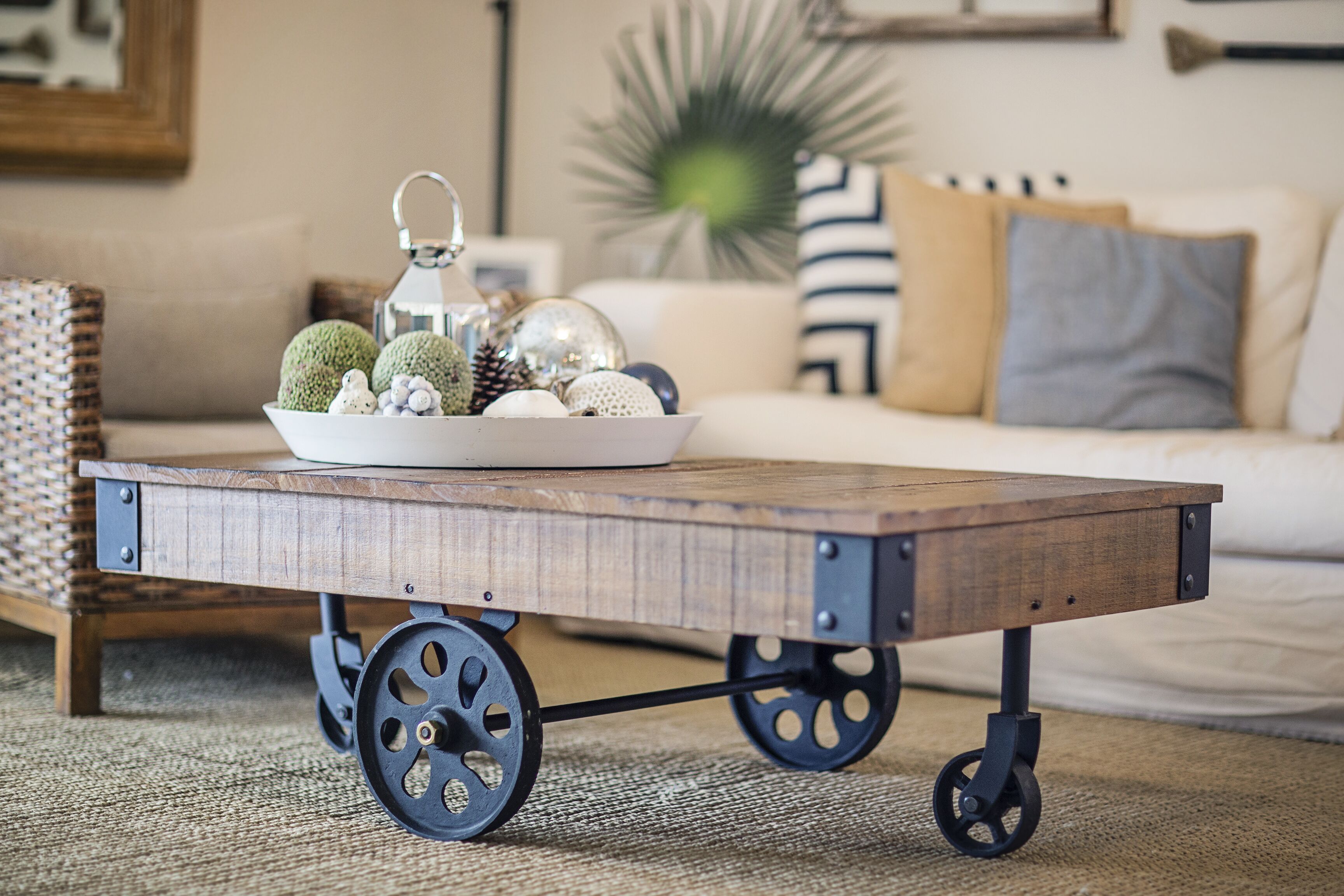 Smart TV, books, stereo