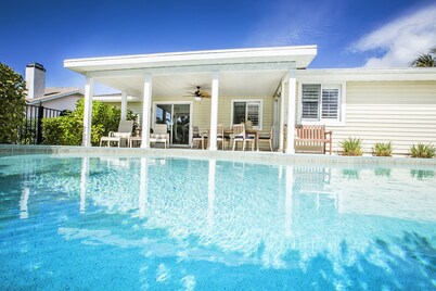 Charming Beach Cottage with private pool - only 2 miles to stunning Bonita Beach