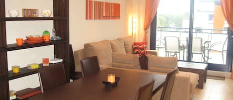 Smart TV, lettore DVD, libri, videoteca