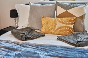 1 dormitorio, tabla de planchar con plancha, Internet y ropa de cama